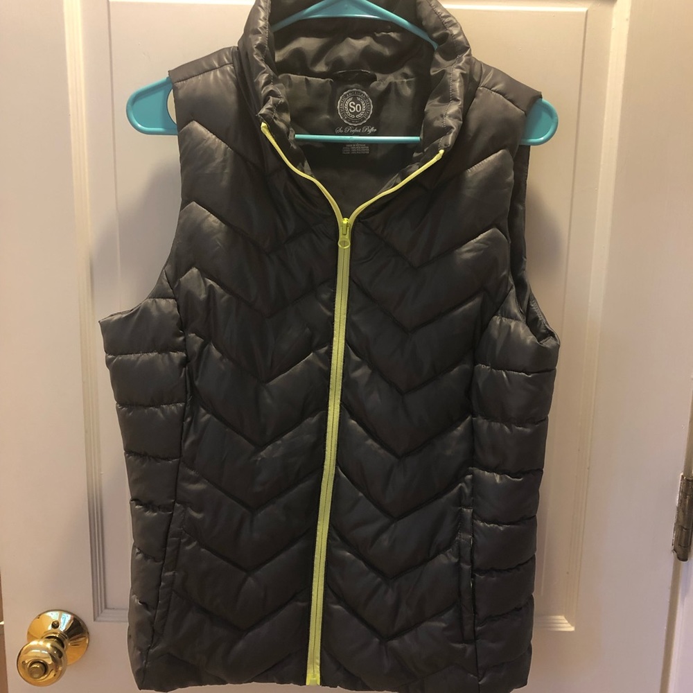 Gray zipper vest. Great condition